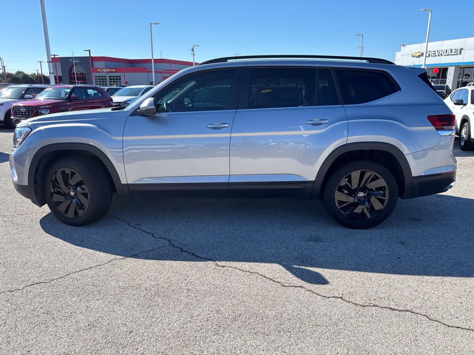 Used 2024 Volkswagen Atlas SE FWD image 9