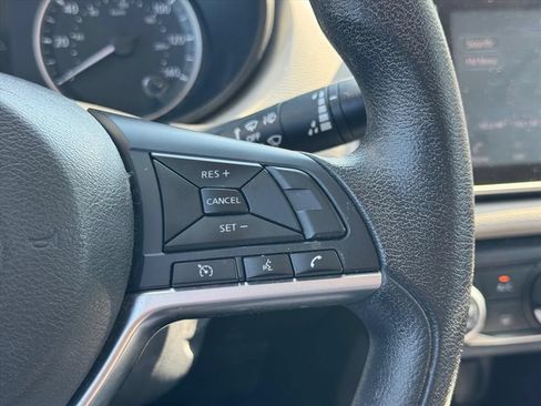 Used 2021 Nissan Versa SV FWD image 17