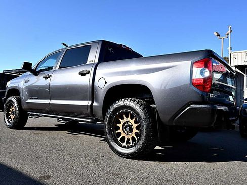 Used 2017 Toyota Tundra SR5 w/ SR5 Upgrade Package AWD/4WD image 5