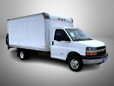 Used 2012 Chevrolet Express 4500 w/ RV Package image 3