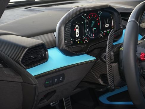 Used 2024 Lamborghini Revuelto AWD/4WD image 23