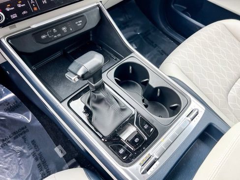 Used 2025 Kia Carnival SX image 16