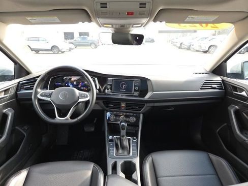 Used 2023 Volkswagen Jetta SE w/ Panoramic Sunroof Package image 20