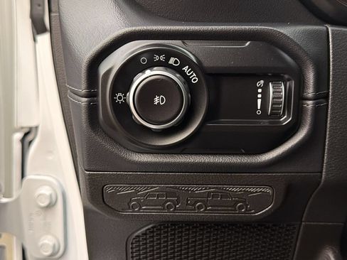 Used 2024 Jeep Wrangler Unlimited Sahara w/ Technology Group AWD/4WD image 30