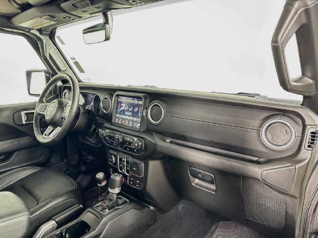 Used 2022 Jeep Wrangler Unlimited Sahara w/ Cold Weather Group AWD/4WD image 35