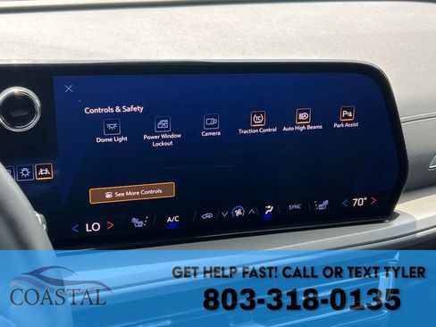 Used 2025 Chevrolet Traverse LT FWD image 46