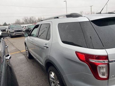 Used 2015 Ford Explorer XLT w/ Equipment Group 202B image 10