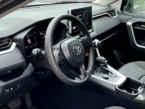 Used 2025 Toyota RAV4 XLE AWD/4WD image 18
