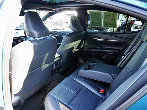 Used 2025 Toyota Camry XSE FWD image 18