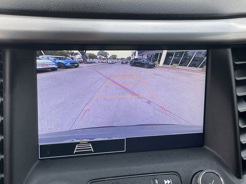 Certified 2023 GMC Acadia SLE w/ Driver Convenience Package image 18