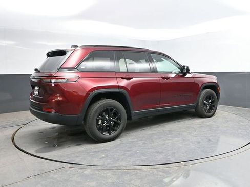 Used 2025 Jeep Grand Cherokee Altitude AWD/4WD image 10
