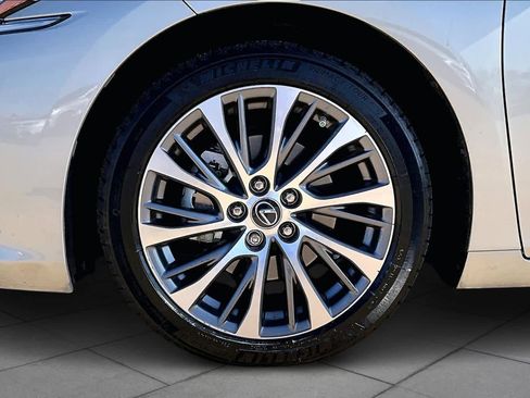 Used 2019 Lexus ES 350 image 10