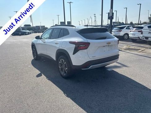 Used 2025 Chevrolet Trax LT w/ Driver Confidence Package FWD image 5
