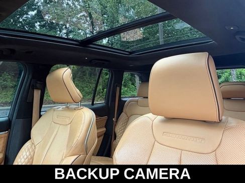 Used 2022 Jeep Grand Cherokee Summit AWD/4WD image 10