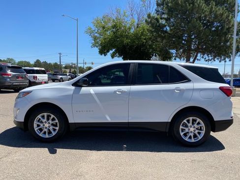 Used 2020 Chevrolet Equinox LS FWD image 2