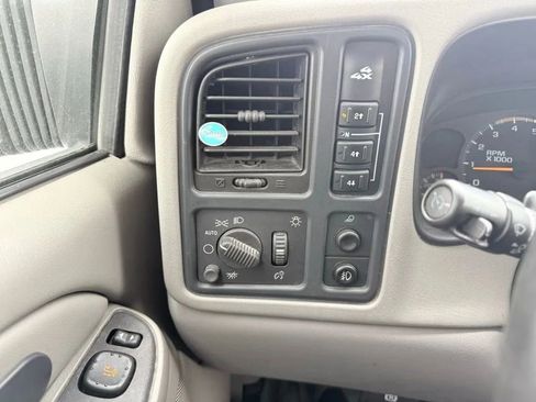 Used 2004 GMC Sierra 2500 SLT w/ Heavy-Duty Power Package image 20