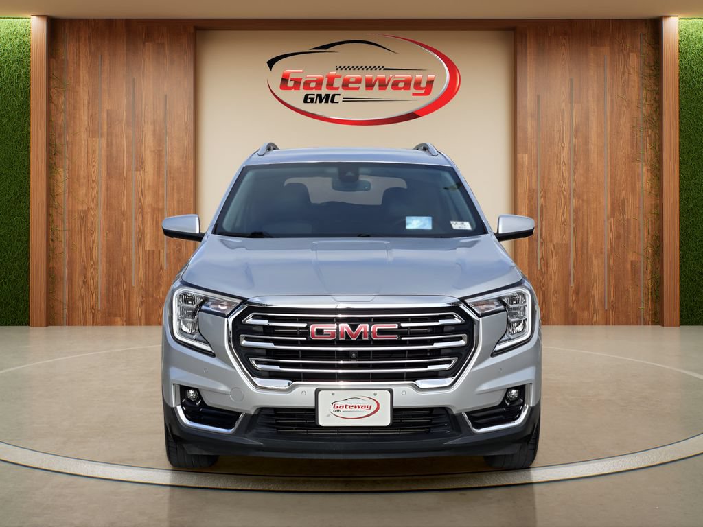 Used 2022 GMC Terrain SLT w/ Infotainment Package II AWD/4WD image 2