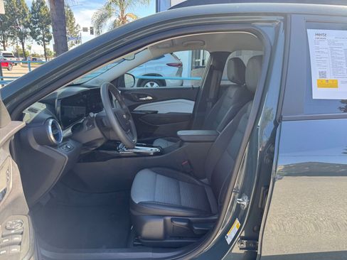 Used 2025 Chevrolet Trax LT FWD image 27