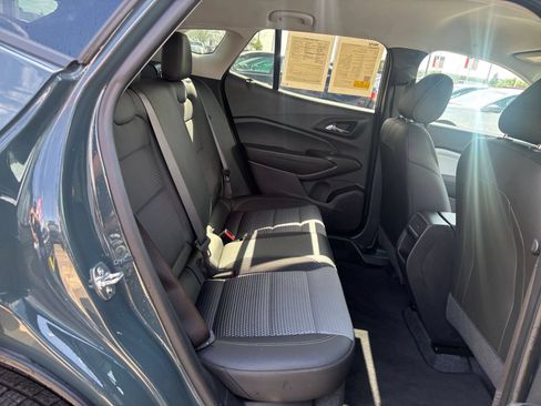 Used 2025 Chevrolet Trax LT w/ LT Convenience Package FWD image 20