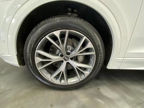 Used 2022 Audi Q8 Premium AWD/4WD image 19