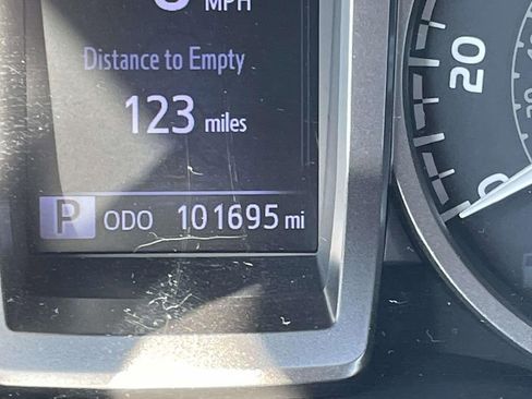 Used 2018 Toyota Tacoma SR5 w/ SR5 Appearance Package (SM) image 39