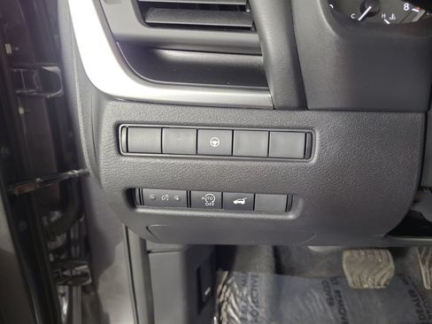 Used 2025 Nissan Rogue SV FWD image 14