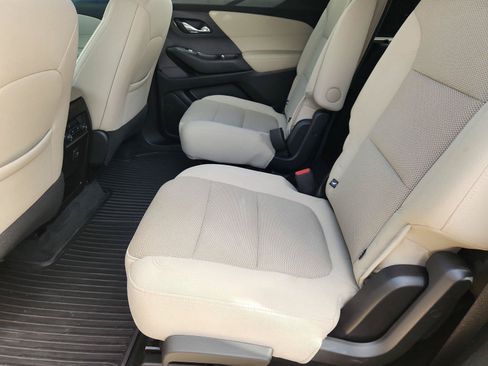 Used 2023 Chevrolet Traverse LT FWD image 23