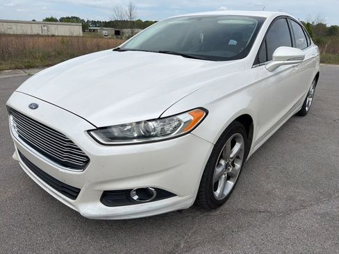 Used 2014 Ford Fusion SE image 2