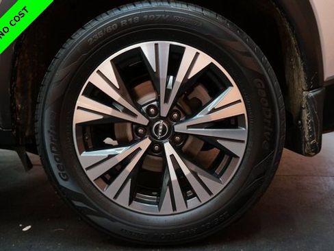 Used 2022 Nissan Rogue SV w/ SV Premium Package image 79