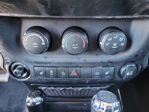 Used 2017 Jeep Wrangler 75th Anniversary image 14