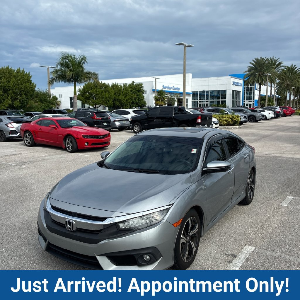 Used 2018 Honda Civic Touring image 3
