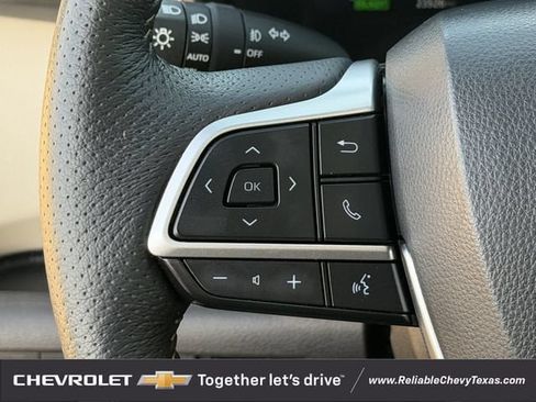Used 2025 Toyota Sienna Platinum AWD/4WD image 14