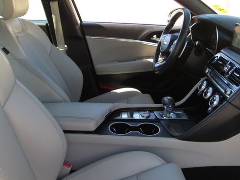 Used 2023 Genesis G70 2.0T AWD/4WD image 8