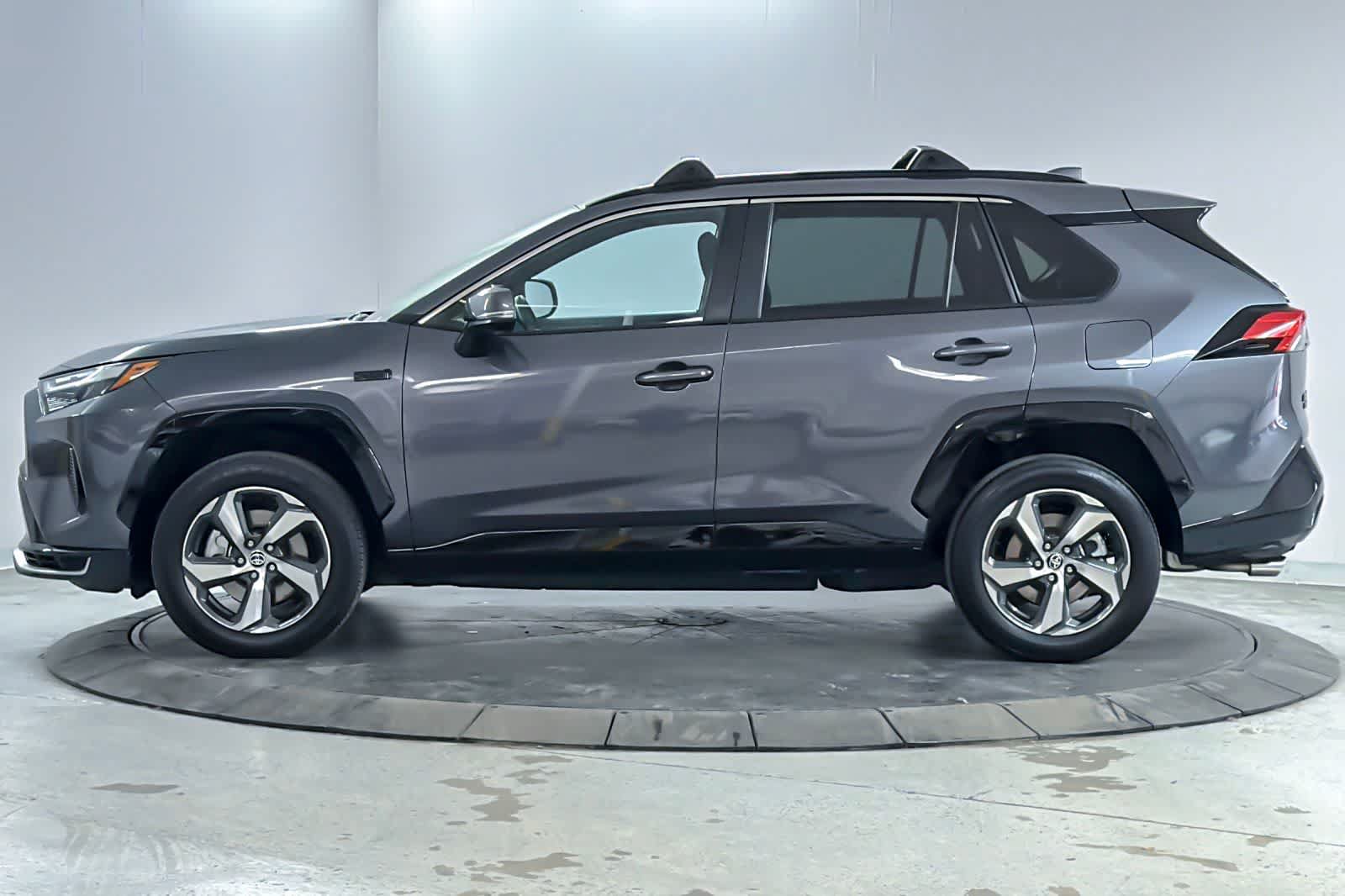 Used 2024 Toyota RAV4 SE w/ Weather & Moonroof Package AWD/4WD image 5