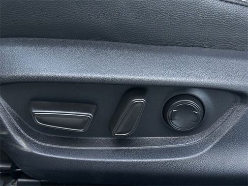 Used 2025 Toyota Camry SE image 28