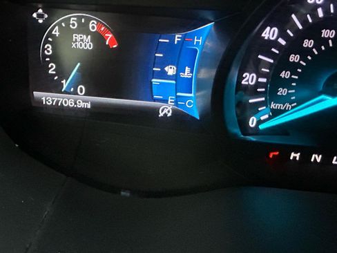Used 2018 Ford Fusion SE w/ Fusion SE Technology Package FWD image 20