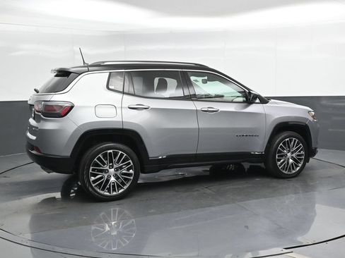 Used 2022 Jeep Compass Limited w/ Elite Group AWD/4WD image 2