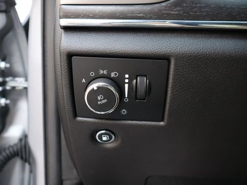 Used 2018 Jeep Grand Cherokee Limited AWD/4WD image 13