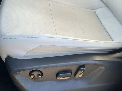 Used 2019 Volkswagen Tiguan SE w/ Panoramic Sunroof Package image 14