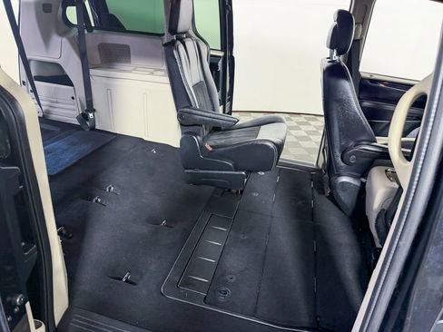 Used 2019 Dodge Grand Caravan SXT FWD image 29