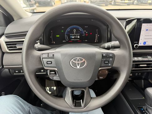 Used 2025 Toyota Camry LE FWD image 25