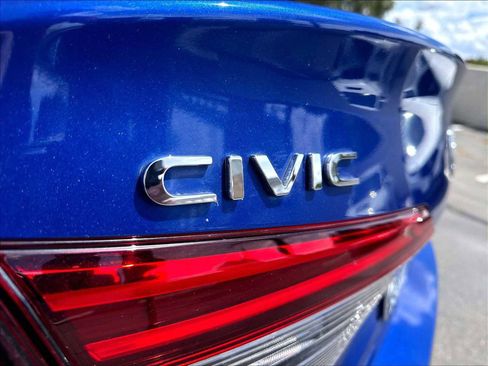 Used 2023 Honda Civic Sport image 11