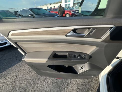 Used 2022 Volkswagen Atlas SEL image 15