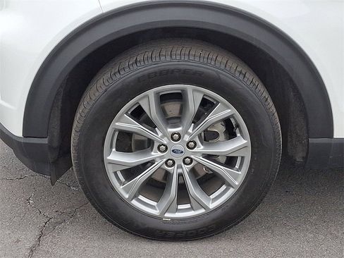 Certified 2023 Ford Explorer XLT w/ Equipment Group 202A image 8