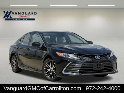 Used 2021 Toyota Camry XLE w/ Navigation Upgrade Package FWD image 1