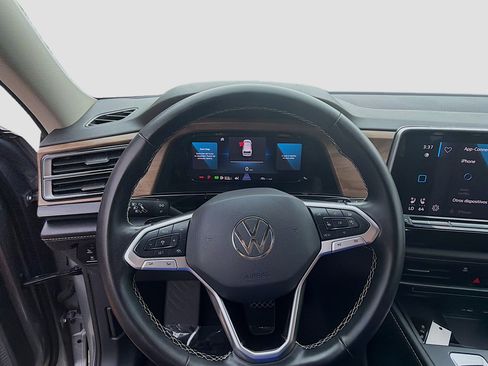 Used 2024 Volkswagen Atlas SE image 11