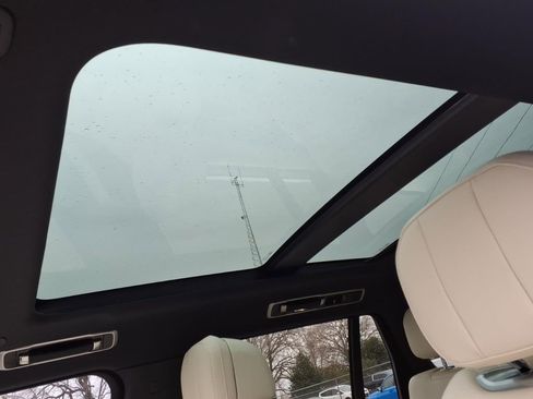 Used 2024 Land Rover Range Rover Long Wheelbase SE image 12