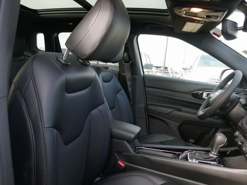New 2026 Jeep Compass Latitude w/ Sun and Sound Group AWD/4WD image 9