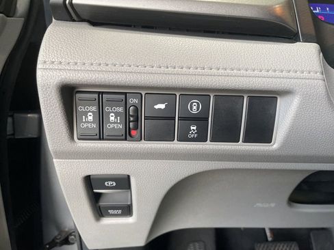 Used 2024 Honda Odyssey EX-L image 18