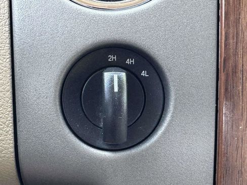 Used 2004 Ford F150 Lariat image 8